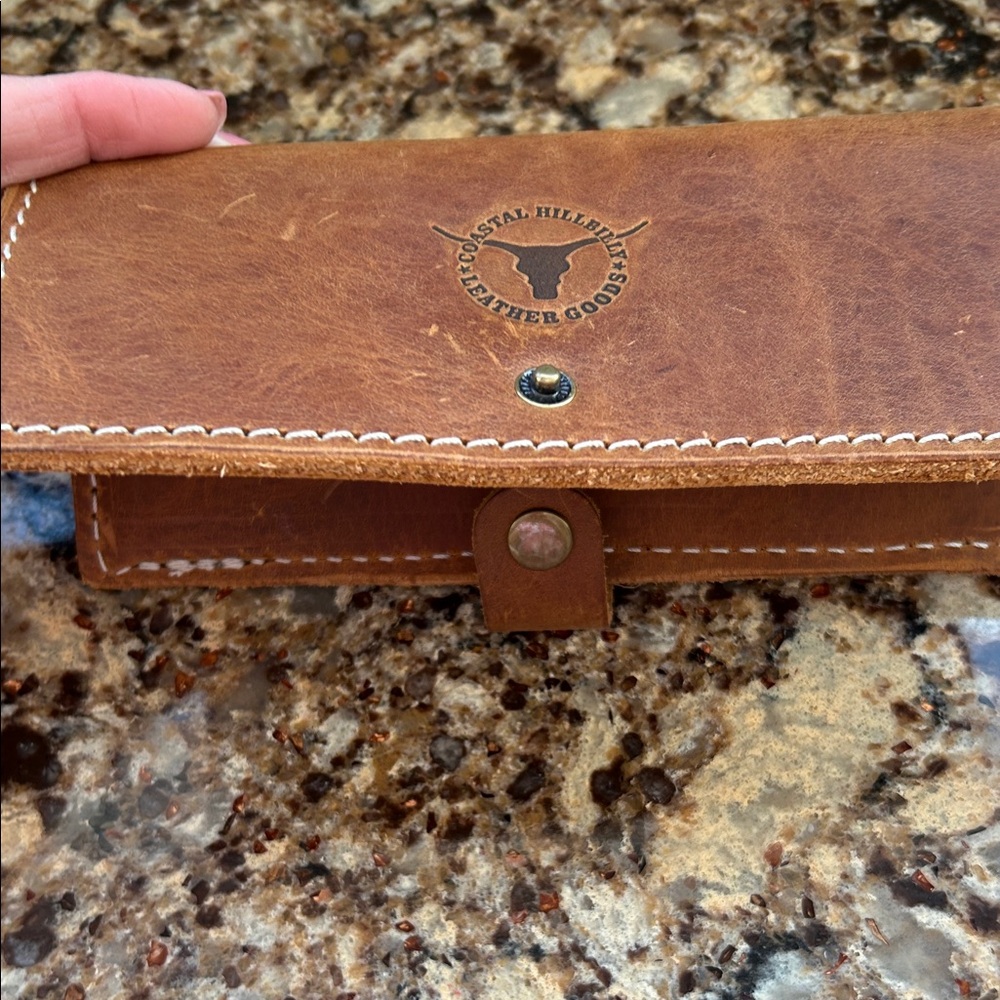 Coastal Hill Leather Goods Tan Card Holder - Picture 3 of 15